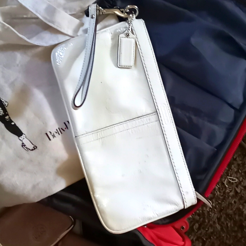 White patient coach clutch purse